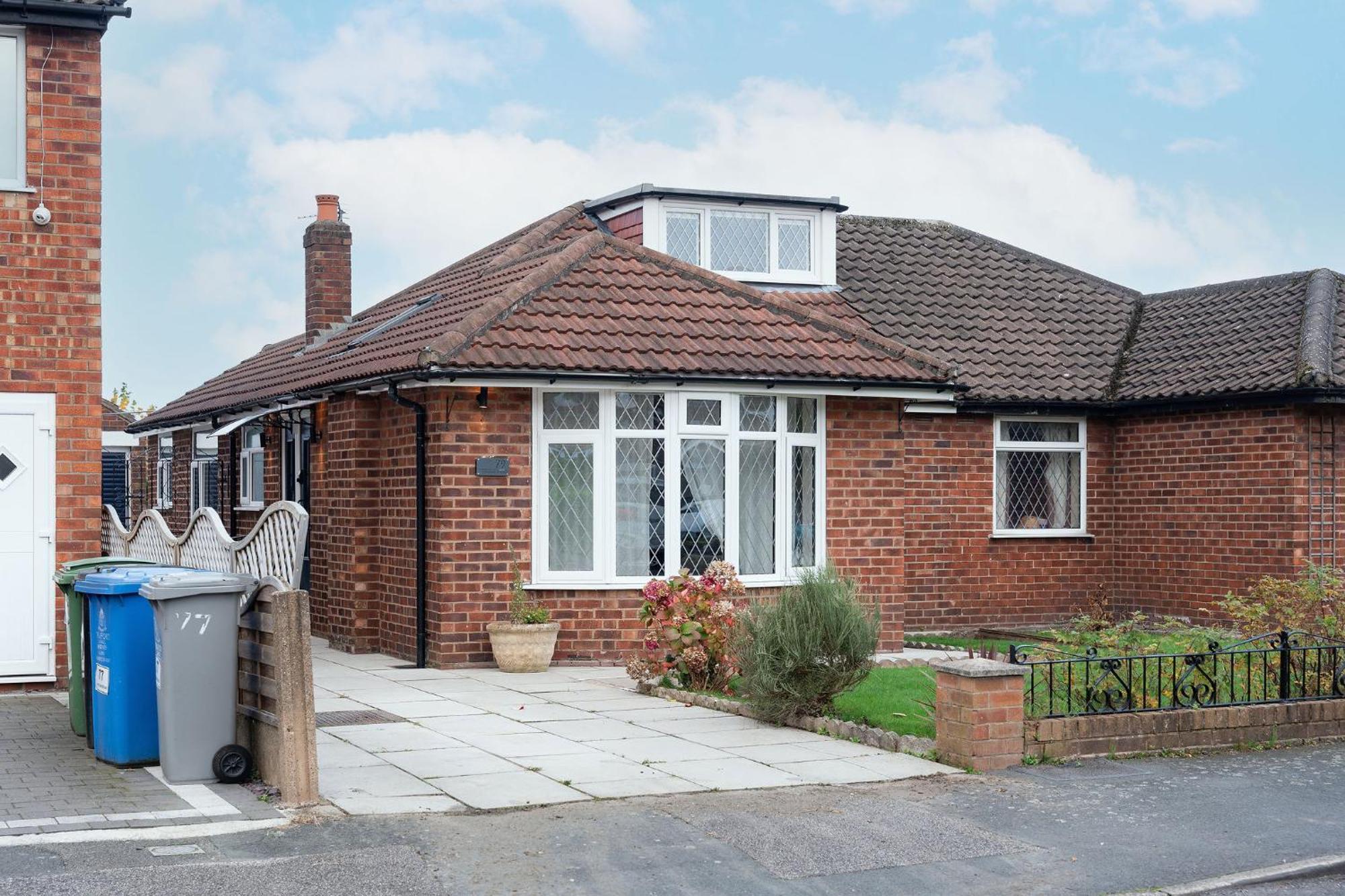 Nature Inspired Bungalow With 3 Rooms - 10 Mins From Manchester Airport Timperley Dış mekan fotoğraf
